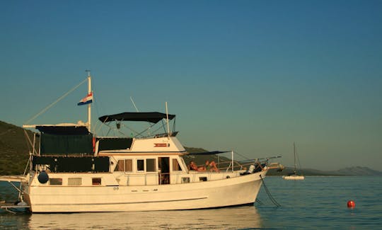Luxury Classic Trawler Yacht for Weekly Rent in Zadar Croatia