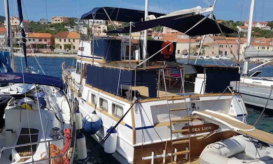 Luxury Classic Trawler Yacht for Weekly Rent in Zadar Croatia