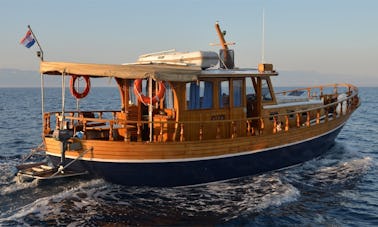 Classic Boat: alquiler exclusivo de barcos sin tripulación en Zadar, Croacia