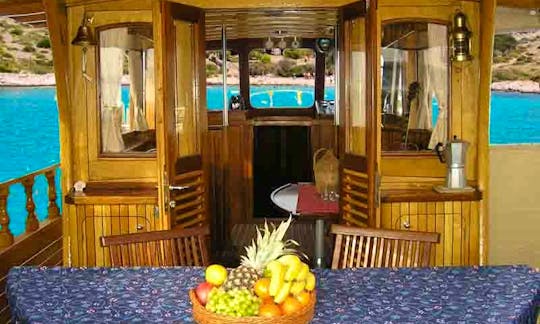 Classic Boat - Exclusive Bareboat Charter in Zadar, Croatia