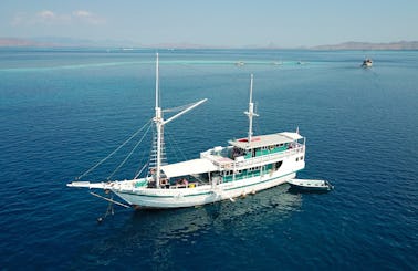 Captained Charter on a 91ft boutique Phinisi Schooner in Komodo, Indonesia