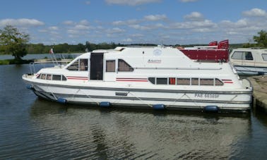 ALBATROS Riverboat in Baye on the Canal du Nivernais in Burgundy
