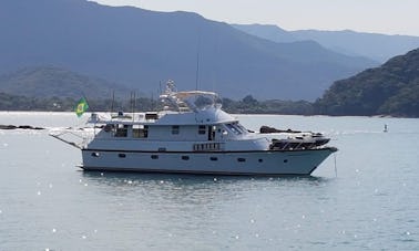 Location de yacht à moteur de 70 minutes à Angra dos Reis, Paraty