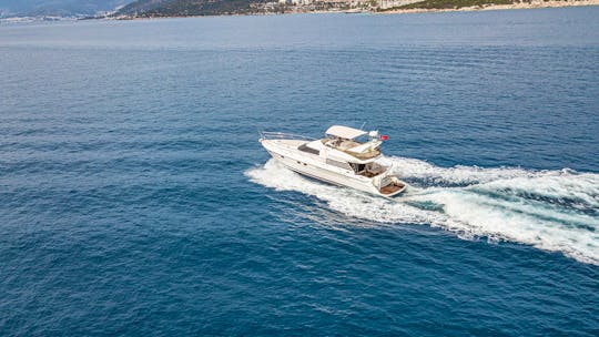68ft Motor Yacht Private Tour with Luxurious Amenities!