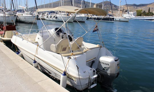 Beneteau Flyer 550 Sun Deck -Rental in Trogir, Croatia - Cuddy Cabin/Walk Around