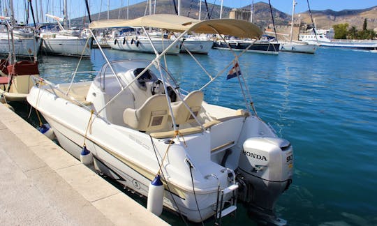 Beneteau Flyer 550 Sun Deck -Rental in Trogir, Croatia - Cuddy Cabin/Walk Around