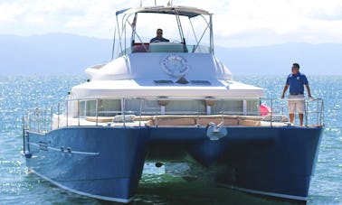 Catamarán a motor Lagoon 43 de diseño francés en Puerto Vallarta