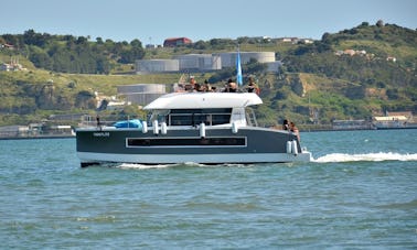 Location de catamaran à moteur Fountaine Pajot « Summer Blue » à Lisbonne, Portugal