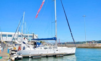 Charter the "Diapason"Jeanneau Sun Odyssey 43 in Lisboa, Portugal