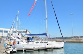 Charter the "Diapason"Jeanneau Sun Odyssey 43 in Lisboa, Portugal