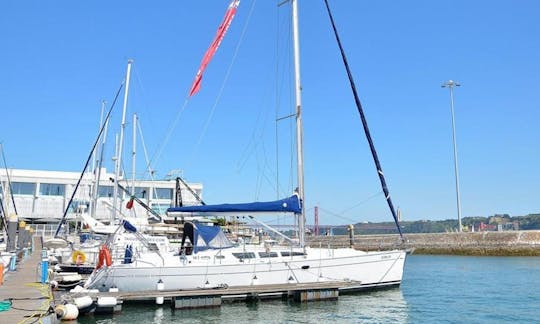 Crewed sailboat for charter in Lisbon