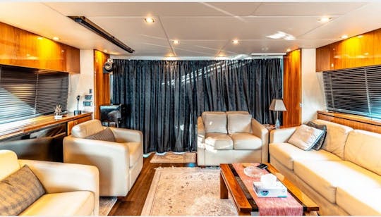 Découvrez Dubaï à bord de notre yacht à moteur Liberty de 80 pieds
