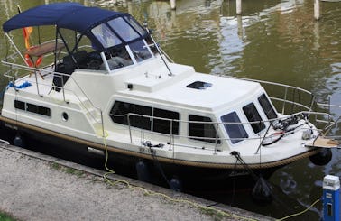Enjoy Boating with Holiday 1000 NEU 2019 Motor Yacht from Flevostrand