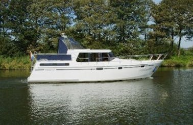 Elegant and Stylish 44' Premier 1275 Motor Yacht in Biddinghuizen