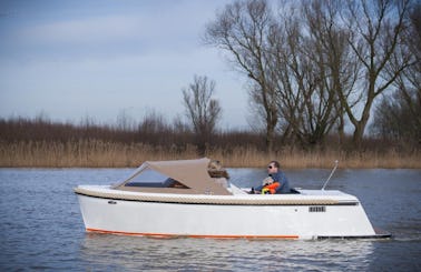Perfect Boat For An Day On The Water With Family Or Friends in Kortgene, Zeeland