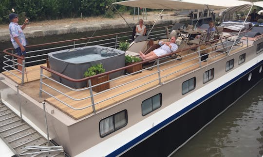 Péniche fluviale de luxe pour 6 personnes en Occitanie, France