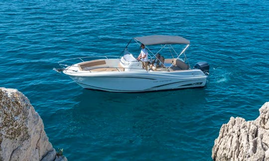 Jeanneau cap Camarat 7.5 CC Boat Rental in Trogir, Splitsko-dalmatinska županija