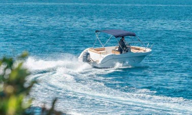 スプリット・ダルマチア郡トロギールにあるSaver 650オープンセンターコンソールを予約する