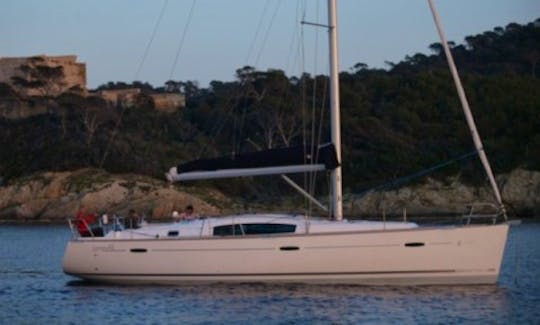 "Topaz" Beneteau Oceanis 43.4 Cruising Monohull Rental in Corfu, Greece