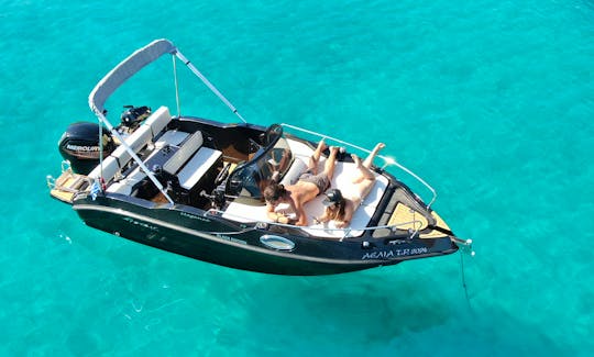 Rent the Nireus Ω53 Black Edition Center Console for up to 7 people in Paros