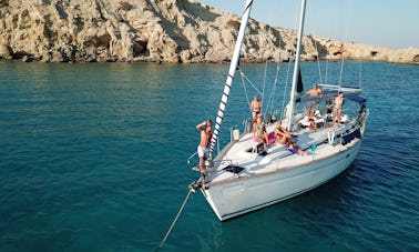 Explore Chania por meio de nossa viagem privada de vários dias a bordo do iate à vela Bavaria 47!