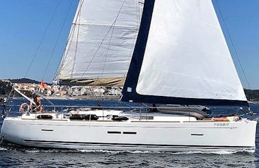 Dofour 40.5 GL Sailing Yacht Charter in Vigo, Galicia