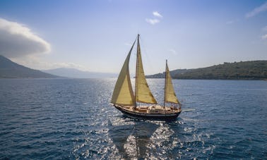 Explore Adriatic on board of vintage (2018 refit) yacht from Split