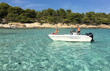 Large Selfdriving Boat for 6, no License, in Halkidiki