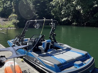 Axis Wakeboat For Rent In Nebo, North Carolina