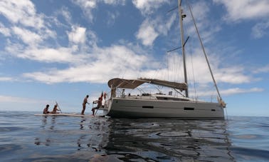 Alquiler de monocasco HATCHI - Dufour 412 Cruising en Velas, Azores