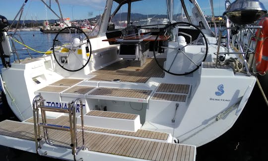 Oceanis 45 Cruising Monohull in Palamós