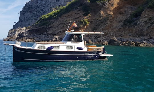 30ft Majoni Motor Yacht In Port d'Alcúdia, Balearic Islands