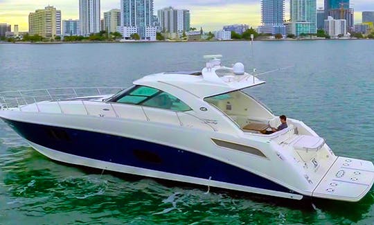 Beautiful Sea Ray Sundancer 540 Motor Yacht Charter in Miami Florida !