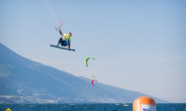 Aulas de kitesurf no lago Garda