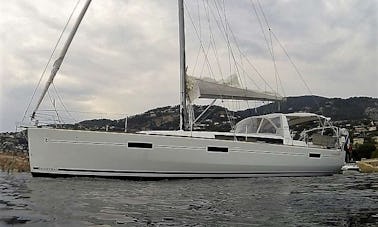 Beneteau Oceanis 45 Sailing Yacht in Cannes Port Canto, Provence-Alpes-Côte d'Azur