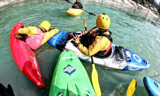 Curso de caiaque em Rishikesh, Uttarakhand