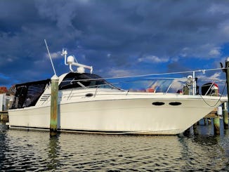 "RENT ME" Spacious 38' Cruiser- plenty of room for celebrating or relaxing!!!