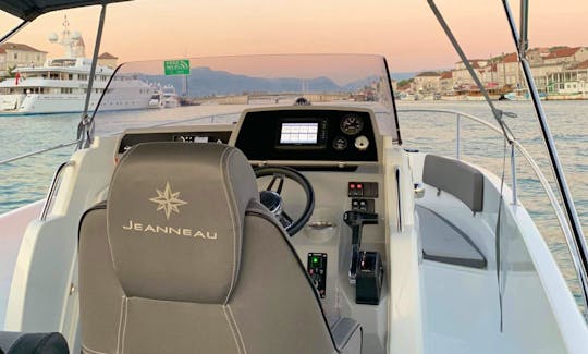 Jeanneau Cap Camarat 7.5 CC Series 2 (2020 Model)