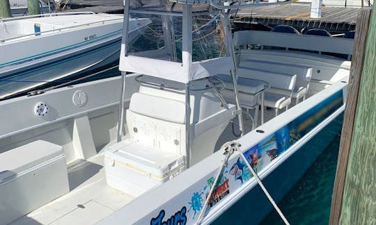 Bateau à moteur Midnight Express de grande capacité disponible à Exuma, aux Bahamas