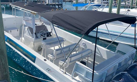 Bateau à moteur Midnight Express de grande capacité disponible à Exuma, aux Bahamas