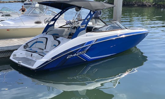 Incrível barco a jato Yamaha 242x em Riviera Beach! Entrega disponível!