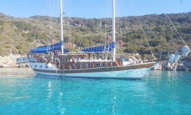 Charter privado para Blue Cruise a bordo do Sailing Gulet para 10 pessoas em Bodrum