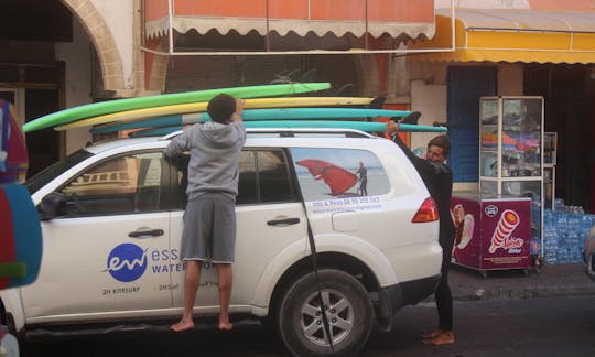 Cours de surf amusants à Essaouira, Maroc