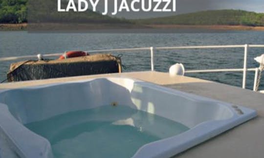 Feel refreshed ! Enjoy the jacuzzi!