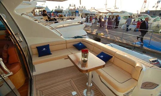 Charter the 58ft Casa Yachts Power in Miami, Florida