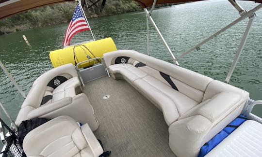 25' Luxury Pontoon Charter - Lake Austin