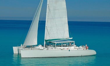 Catamarã à vela de 24 m para fretar Ibiza até 147 pessoas