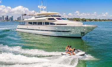 110' Horizon in Miami Beach, Florida - Rent a Luxury Yachting Experience!