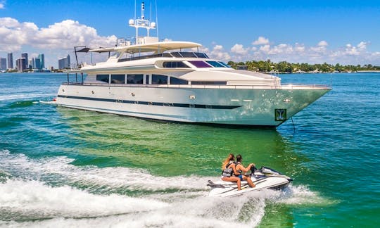 110' Horizon in Miami Beach, Florida - Rent a Luxury Yachting Experience!
