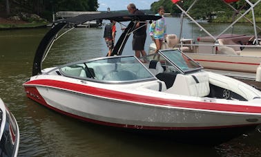 Bateau à moteur Lake Oconee Regal 2100 avec tour